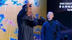 大爷调解吃瓜事件,一场邻里和谐的智慧较量